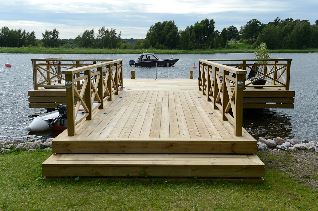 Altan under uppbyggnad på Mjölko